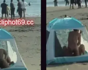 Chịch nhau ở bãi biển đông người – Cliphot69