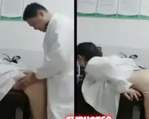 Clip sex đôi bác sĩ lén lút địt nhau trong phòng làm việc – Cliphot69