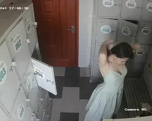 Clip sex hack camera phòng thay đồ gái xinh ở hồ bơi – Cliphot69