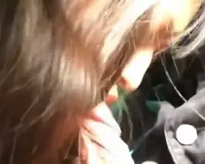 Đang uống trà chanh thì em nứng bú mút dưới gầm bàn – Viet69