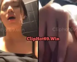 Em gái nứng vào nhà vệ sinh thủ dâm live – Cliphot69