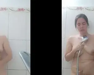 Nứng quá chị tự xử trong phòng tắm – Viet69