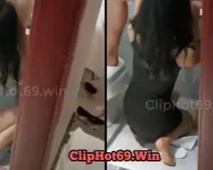 Quay lén em gái bú cu thằng bạn – Cliphot69