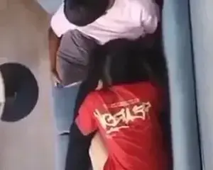 Quay lén em gái bú mút cho người yêu nơi công cộng – Viet69