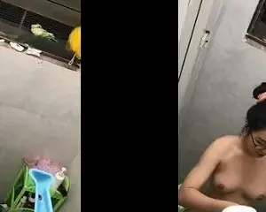 Quay lén em sinh viên hàng xóm tắm – Viet69