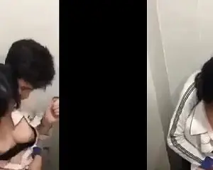 Quay lén hai em vuốt ve nhau trong wc trường – Viet69