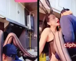 Sex chịch vợ xinh dâm trong bếp – Cliphot69