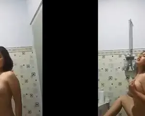 Vừa tắm em vừa móc – Viet69