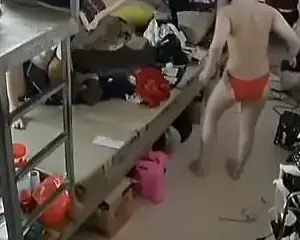 Xem camera phòng ngủ máy em gái tiếp viên karaoke