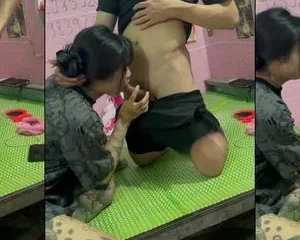 Chim cong mà em trai yếu quá chị Thương đen vừa bú đã xuất tinh – Viet69