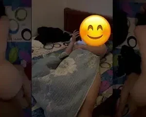 Cô bạn thân 2 năm chưa chịch chơi xong còn mời em ăn chả cá – Viet69