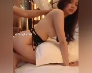 Đang doggy sướng anh lại rút ra bắn tinh vào mồm – Viet69