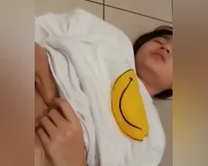 Đôi bạn học cấp 3 làm tình ngay dưới sàn nhà – Viet69