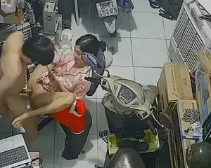 Hack camera vợ chồng Đồng Tháp hồn nhiên làm tình trong cửa hàng điện tử – Viet69