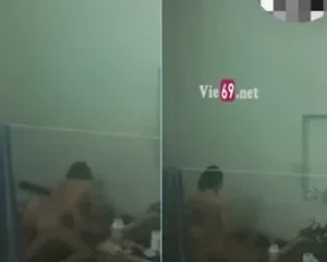 Quay lén anh trai dẫn bạn gái về phòng chơi trò cưỡi ngựa – Viet69