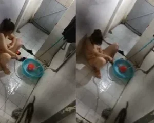 Quáy Lén Chị Gái Phòng Bên Lấy Vòi Xịt Tự Sướng – Viet69