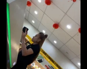 Quay lén lọt khe em nhân viên TGDĐ – Viet69