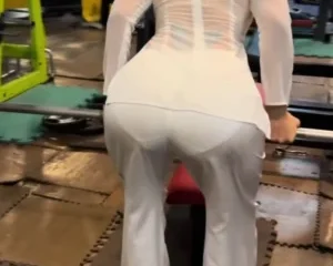 Mặc áo dài đi tập GYM cô em mông to gặp cái kết không tưởng