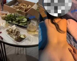 Sex Pita nhậu ở Homestay rồi uống bia Tiger và chịch bé rau 2008 non tơ