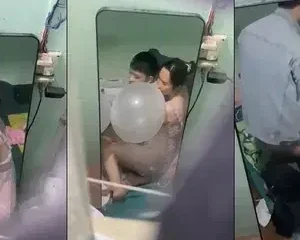 Chị hàng xóm và anh grab may mắn bú bóng xong bú luôn chị