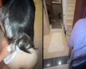 Em kiêu mở cửa ra cho người ta thấy