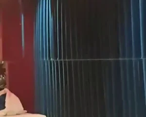 Nhỏ kế toán công ty vừa tắm xong đã đòi nhún