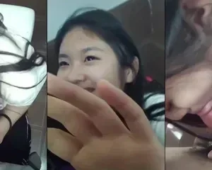 Được cô bạn thân lén lút bú cu trong wc trường học