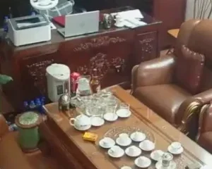 Hiệu trưởng Hải Hậu lộ cam bóp vú phụ huynh